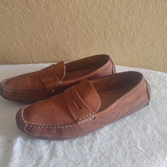 Shoes - Picture 2 of 7